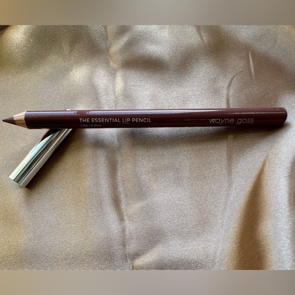 Wayne Goss the Essential lip pencil in Sepia. Brand New in box!